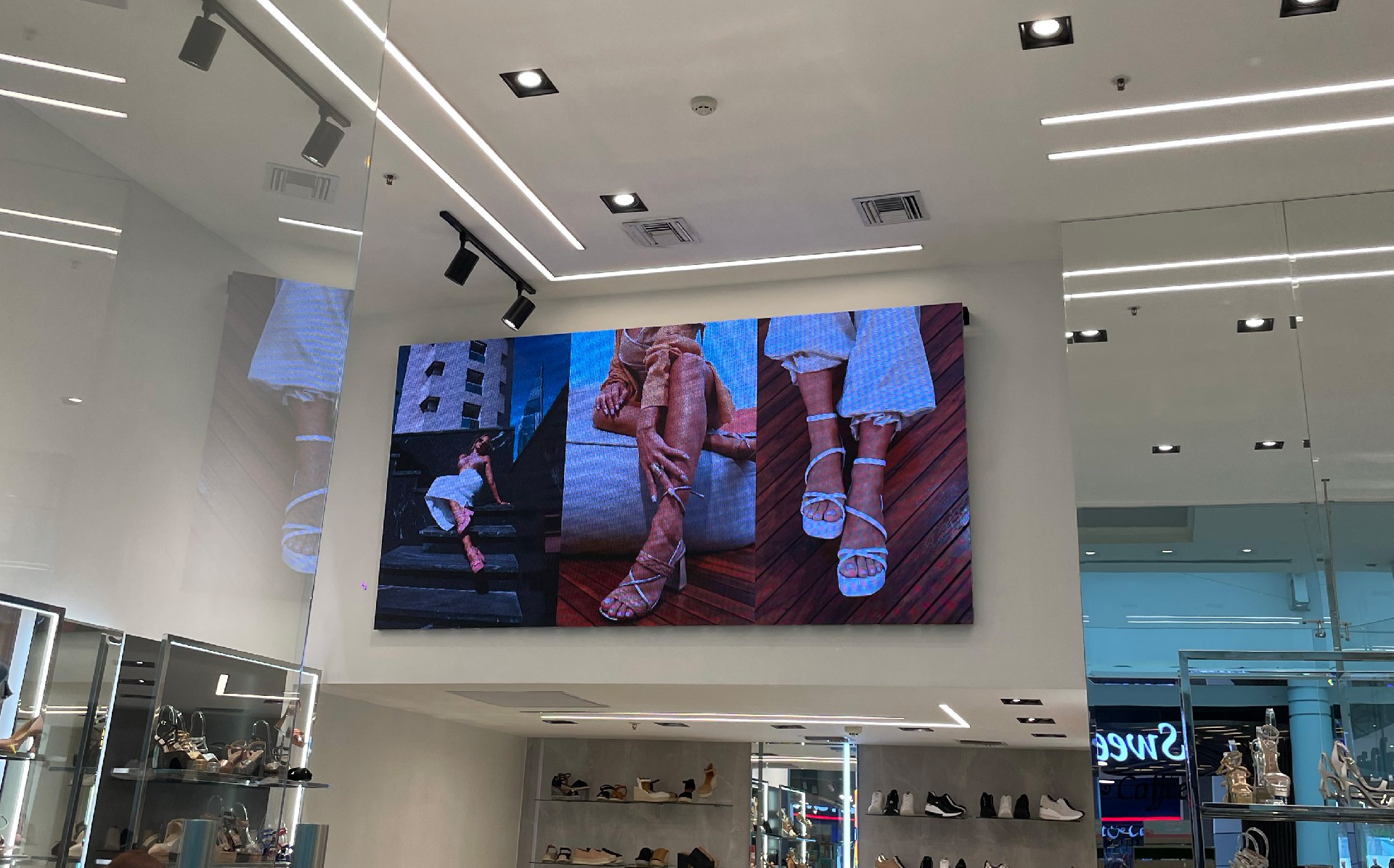 Indoor advertising display